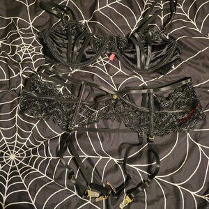 NWOT Lingerie Set | Black with glitter lace | Girdle and Bra | Size 1x/2x